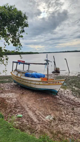 Vendo barco de pesca com motor ns18