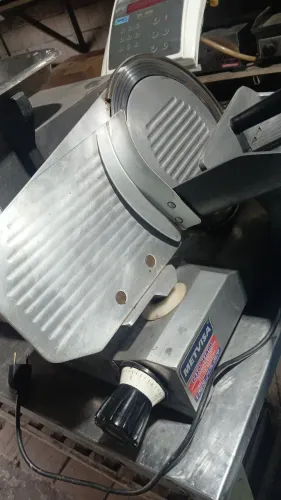 Cortador de frios..balança eletrônica e moedor de carne
