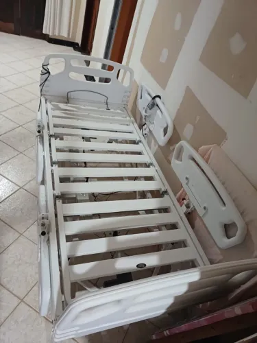 Cama hospitalar elétrica, articulada (várias posições)