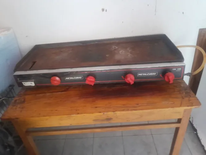 Vende-se utensílios de lanchonete ( Chapa, congelador, panelas, bacia,liguidficado etc...