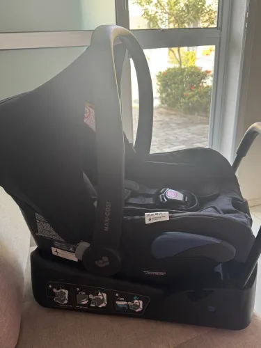 Bebê Conforto Maxi-Cosi Citi² com base na cor Essential Black