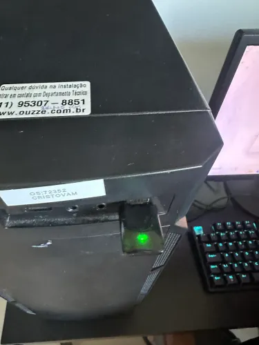 Computador com CPU teclado