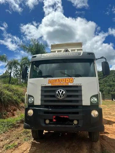 Caminhão basculante 