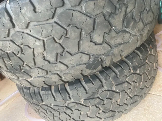 Jogo de pneu 265/65R7