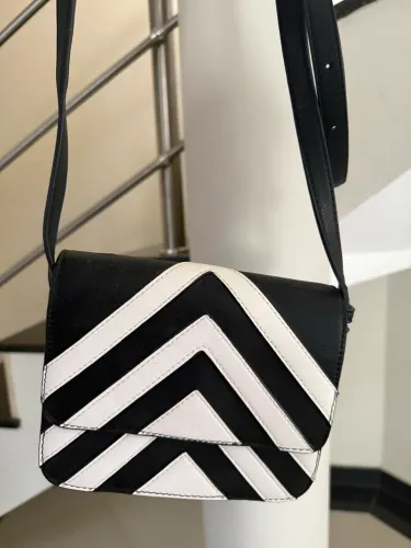 Bolsa Feminina Tiracolo C&A - Preta e Branca (Geometric)