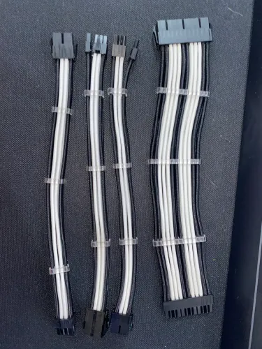 Cabos Sleeved Preto e Branco