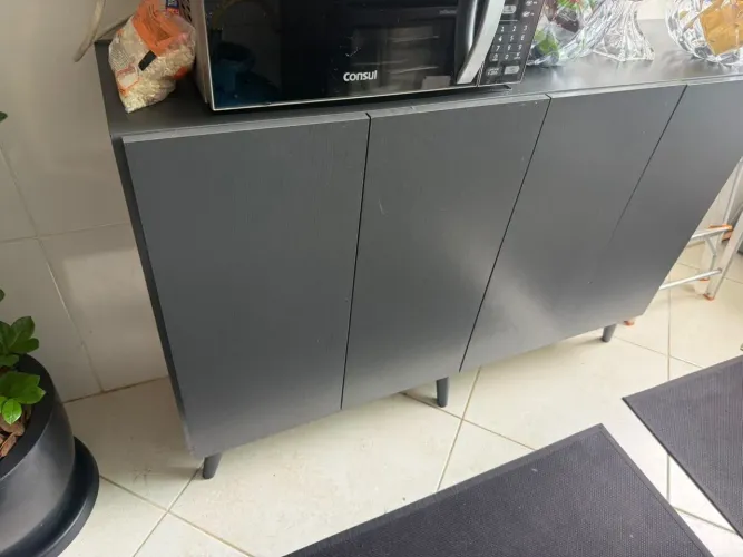 Armário baixo em bom estado. 