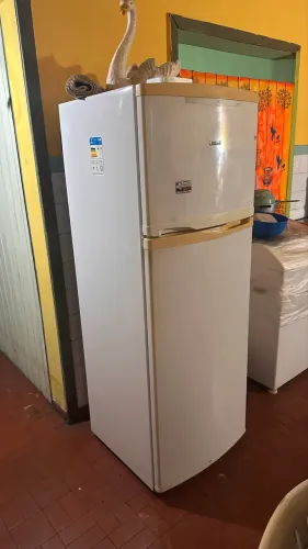 Geladeira sem funcionar Consul R$300,00