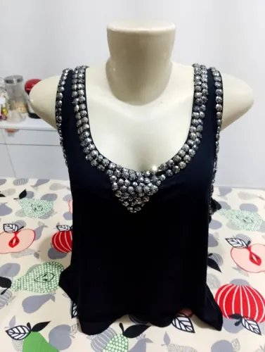 40 peças de roupa feminina e unisex