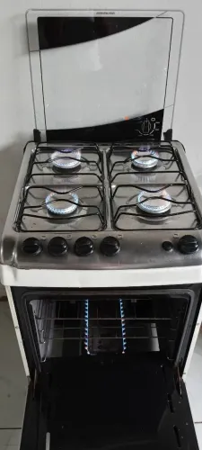 Fogão eletrolux funciona às 4 bocas e o forno, faço entrega