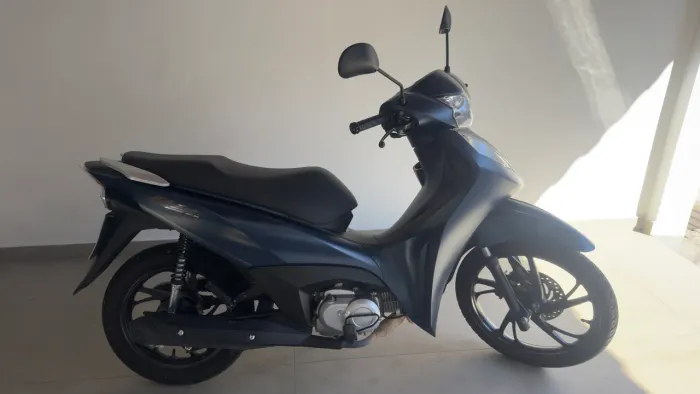 Honda Biz 125 EX 2025: Tecnologia, Economia e Estilo Impecável