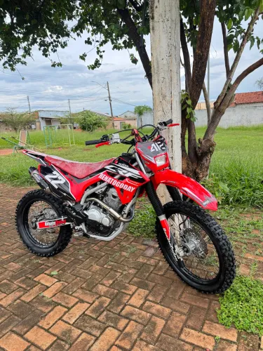 CRF 250F / 2022 / CHEIA DE ACESSÓRIOS