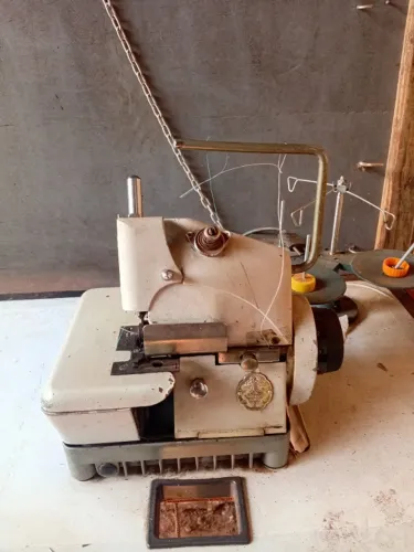 Vendo máquina costura Ovelork
