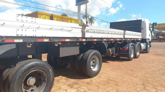 Carreta 2 eixos espaçados