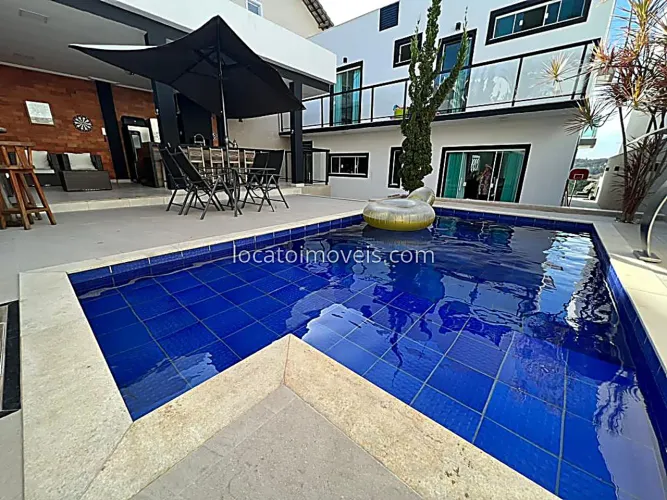 Casa com Três Suítes e Piscina à venda no Condominio Nova Gramado - Juiz de Fora / MG