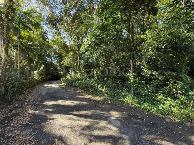 Terreno de 3.495,49 m² no Canto da Lagoa
