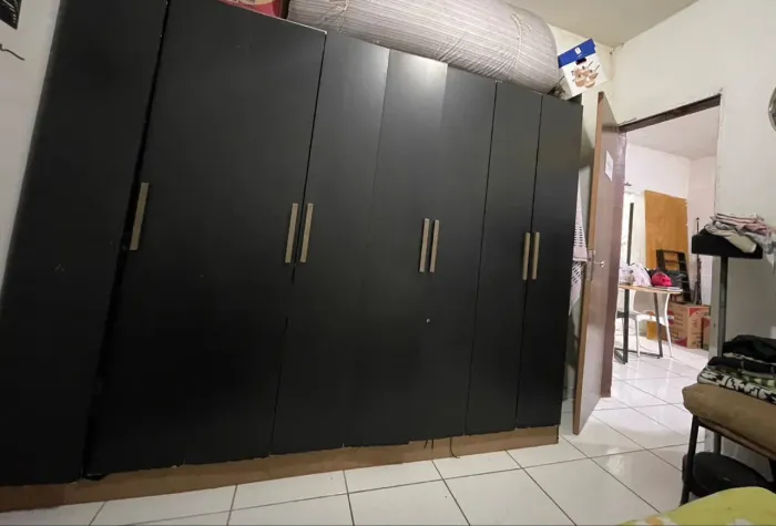 Guarda roupa 6 porta 4 gavetas em bom estado,300 reais retirar na Jatiuca
