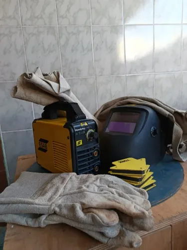KIT PARA SOLDA (inversora esab handyarc 140i; Máscara de Solda Automática Swarm A20)