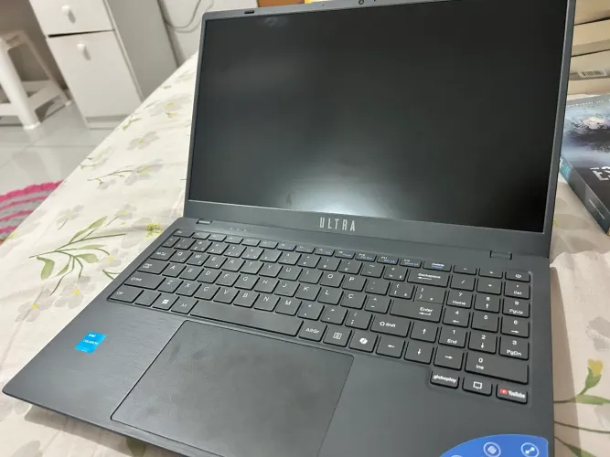Notebook Multi Ultra Intel Pentium Gold 6500Y 4GB RAM 128GB 