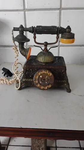 Telefone fixo antigo