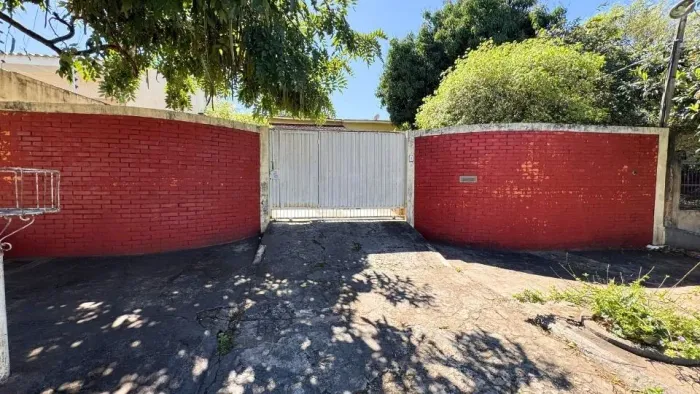 Casa Grande com Excelente Localização