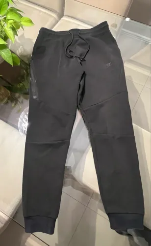 Calça Nike tech preta
