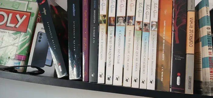 Coleção de livros, como os de bridgerton, além do livro de Harry Potter e outros 