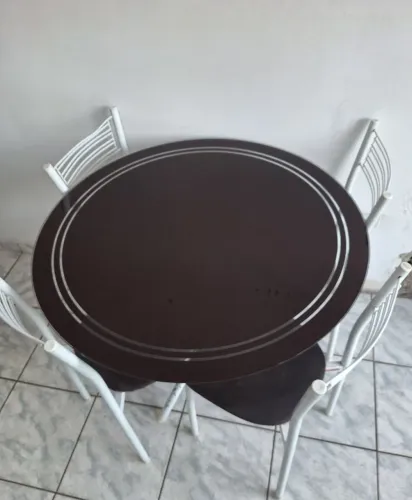 MESA REDONDA TAMPO de VIDRÔ FUMÊ C/4CADEIRAS