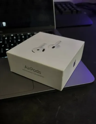 NOVO LACRADO - Apple AirPods 4 - c/ Cancelamento de Ruído Ativo (ANC)