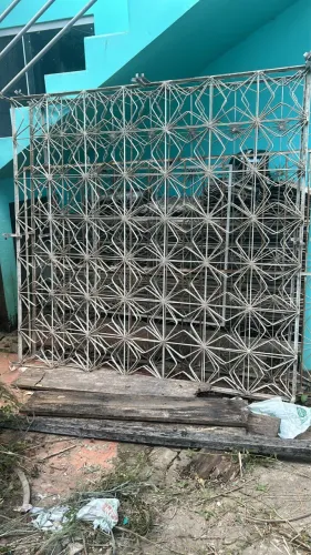 Grades em ferro 1,70 x 1,75m! Em bom estado de conservação!