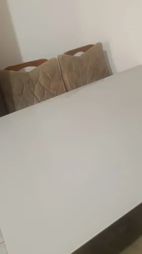 Vende se uma mesa usada