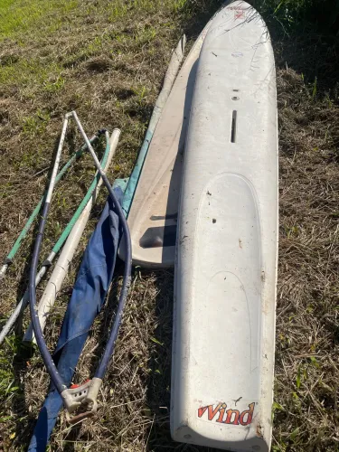 prancha de windsurf de fibra branca