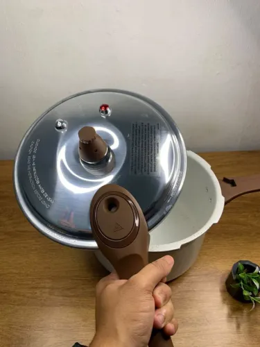 Panela de Pressão Brinox 4,2L com Sistema de Segurança