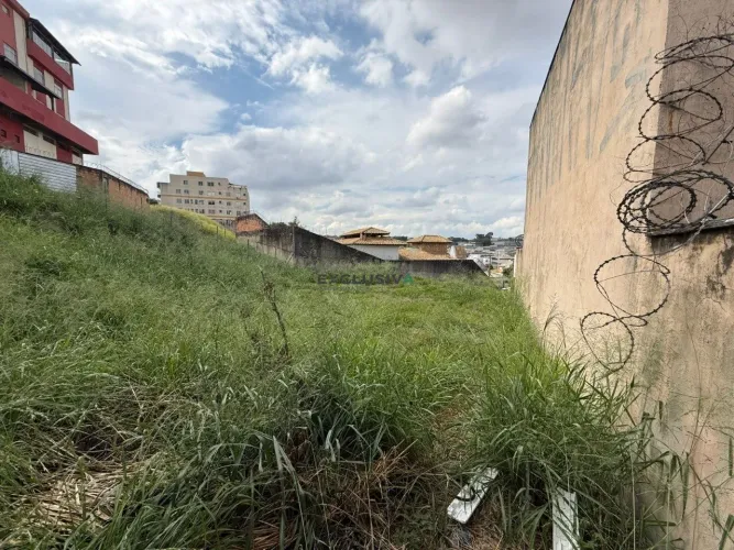 LOTE 369 M² COM PROJETO APROVADO PARA DUAS CASAS - BAIRRO ÁGUA BRANCA CONTAGEM