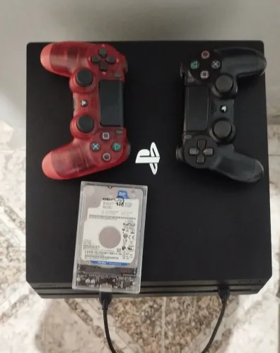 Ps4 pro +1TB SSD + 2 controles