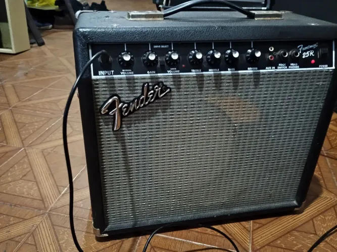 CAIXA FENDER 25R FRONTMAN