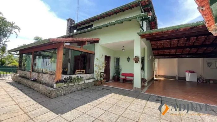 Casa principal linear no Bairro Mauá