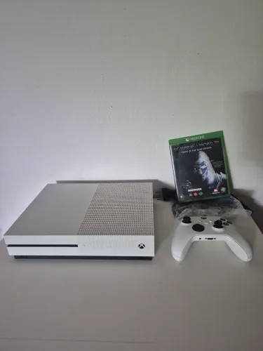 Xbox One S com controle do Xbox Series - 1 Mês Garantia (faço envio)