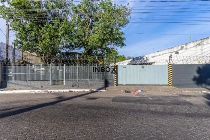 Depósito para locação com 600m² e pátio para manobra