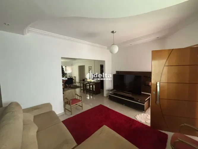 Casa mobiliada com 3 quartos sendo 1 suite disponível para locação no bairro Jardim Karaíb