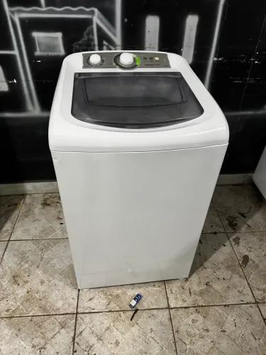 Vendo essa máquina cônsul 8 quilos funcionando perfeitamente