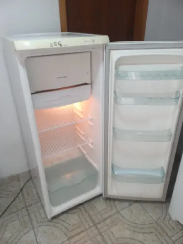 GELADEIRA ELECTROLUX RE 28 240 LT