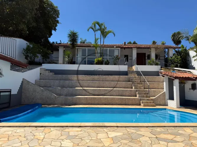 Casa com piscina e quintal arborizado no Jardim Paulista, Atibaia
