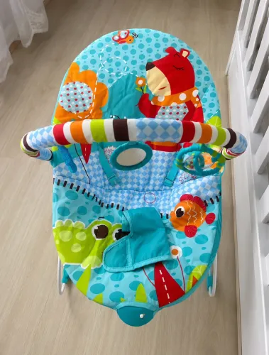 Cadeirinha de descanso para bebê - semi nova