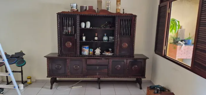 Conjunto Vintage de Estante e Mesa com 8 cadeiras em madeira maciça