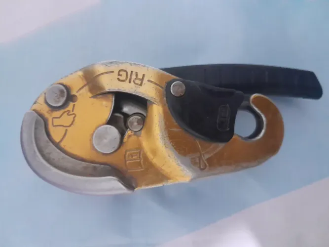 Descensor petzl para vender logo