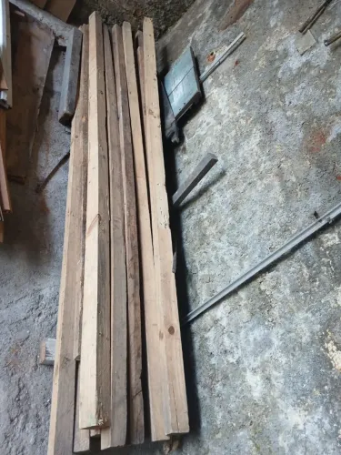 Vendo Pernas de três e Madeirites
