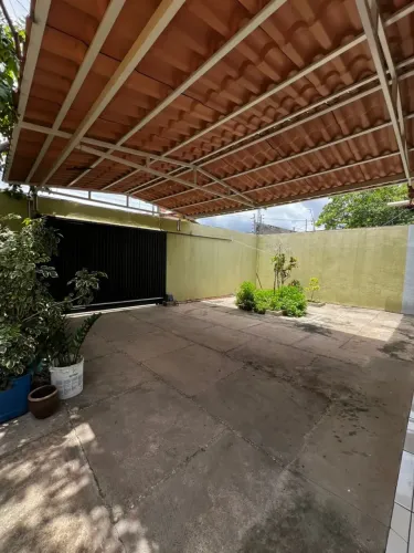 Casa com terreno 10x30 no Tancredo Neves com 3 quartos em Tancredo Neves - Teresina - PI