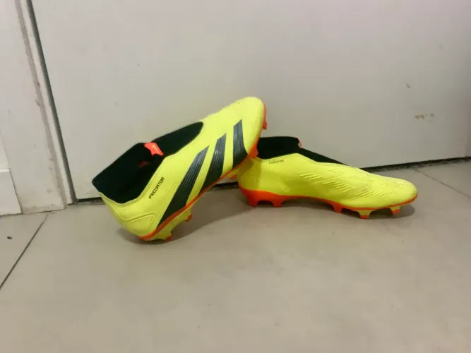 Chuteira predator botinha R$350