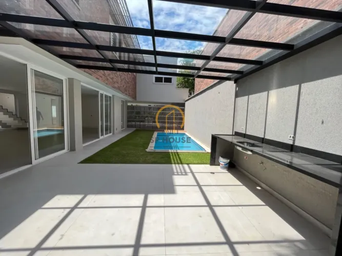 Imperdível! Casa de luxo com 4 suítes no Campo Belo, São Paulo-SP. Agende sua visita hoje!